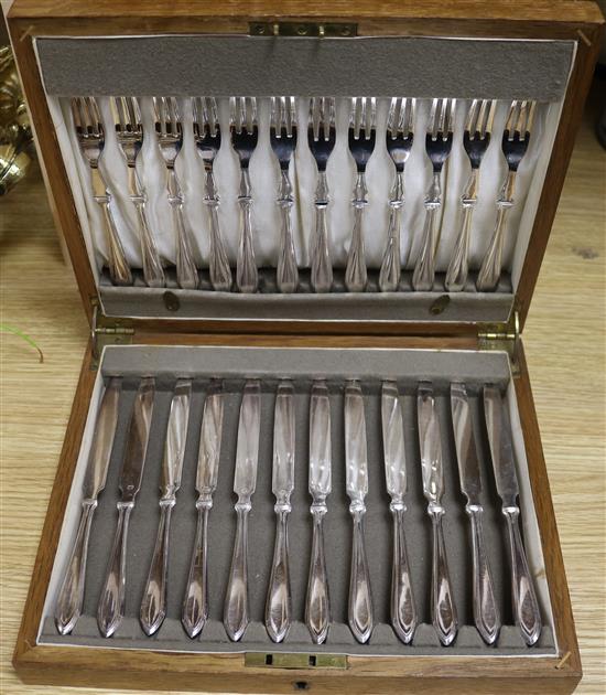 Twelve pairs of Roberts & Belk plated fruit eaters, cased, an Art Deco chromed desk calendar-cum-blotter and sundries,